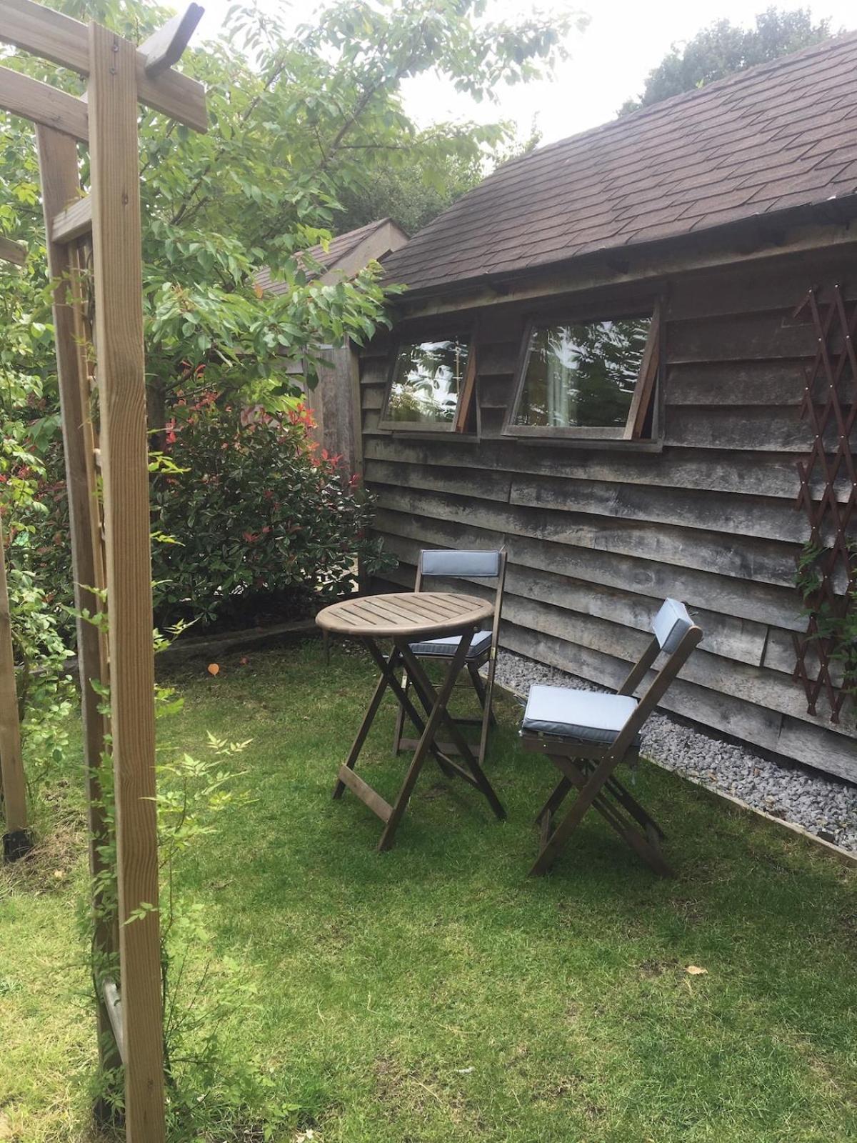Villa The Tool Shed Nestled In Idyllic Countryside Linchmere Exterior foto